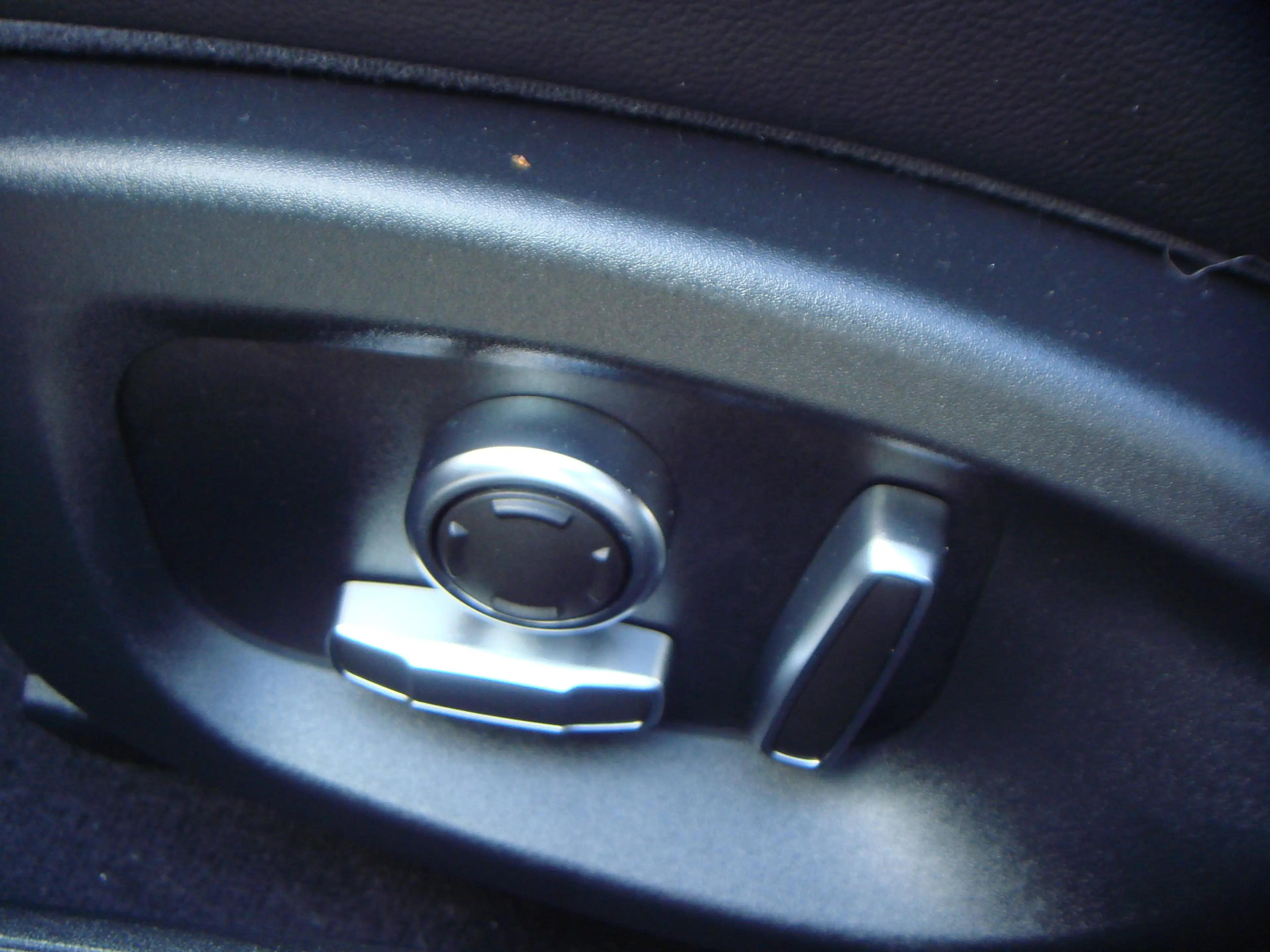 Jaguar XE 2.0 R-DYNAMIC * LEDER * MERIDIAN * CAMERA * SLECHTS 30 000 KM !!! — photo 15