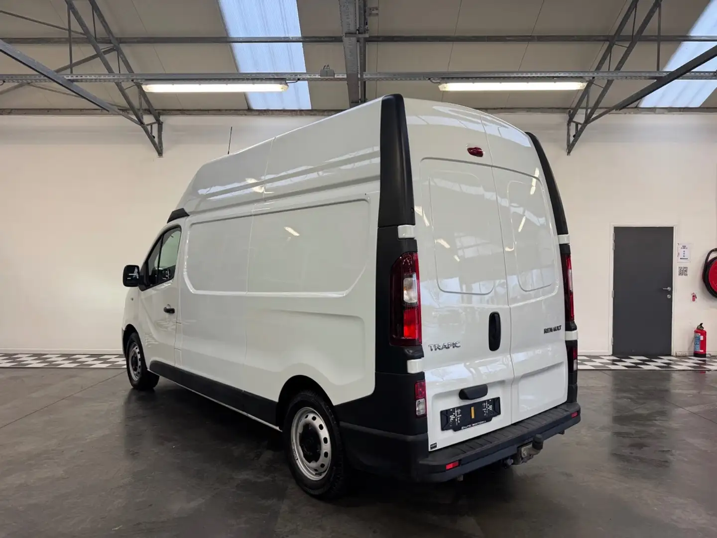 Renault Trafic 2.0 dCi L2H2 // HTVA : 16.116€ // 1ÈRE MAIN Blanc - 2