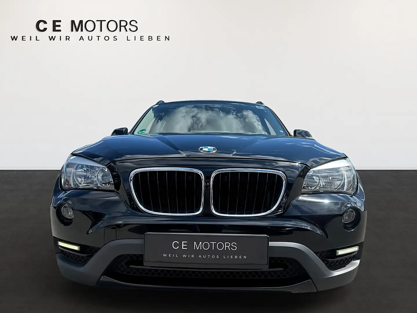 BMW X1 xDrive18d Österreich-Paket Aut. Schwarz - 2
