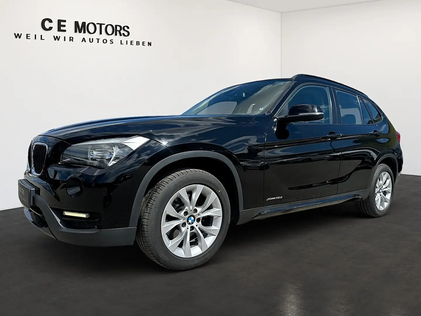 BMW X1 xDrive18d Österreich-Paket Aut. Schwarz - 1