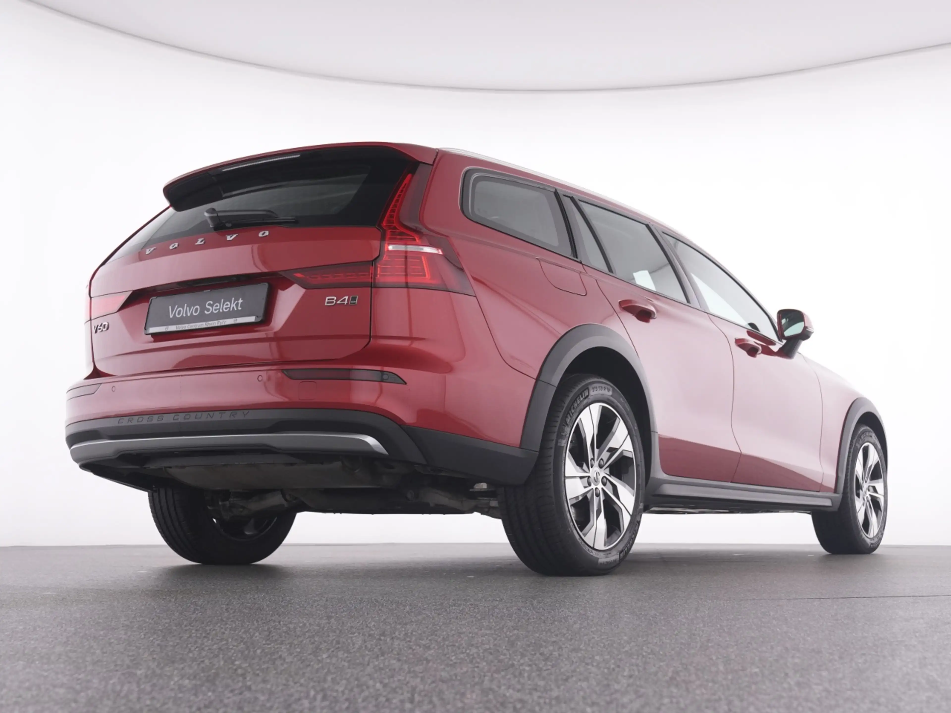 Volvo V60 Cross Country B4 AWD  PLUS 18'+MEMORY+LEDER+ — photo 8