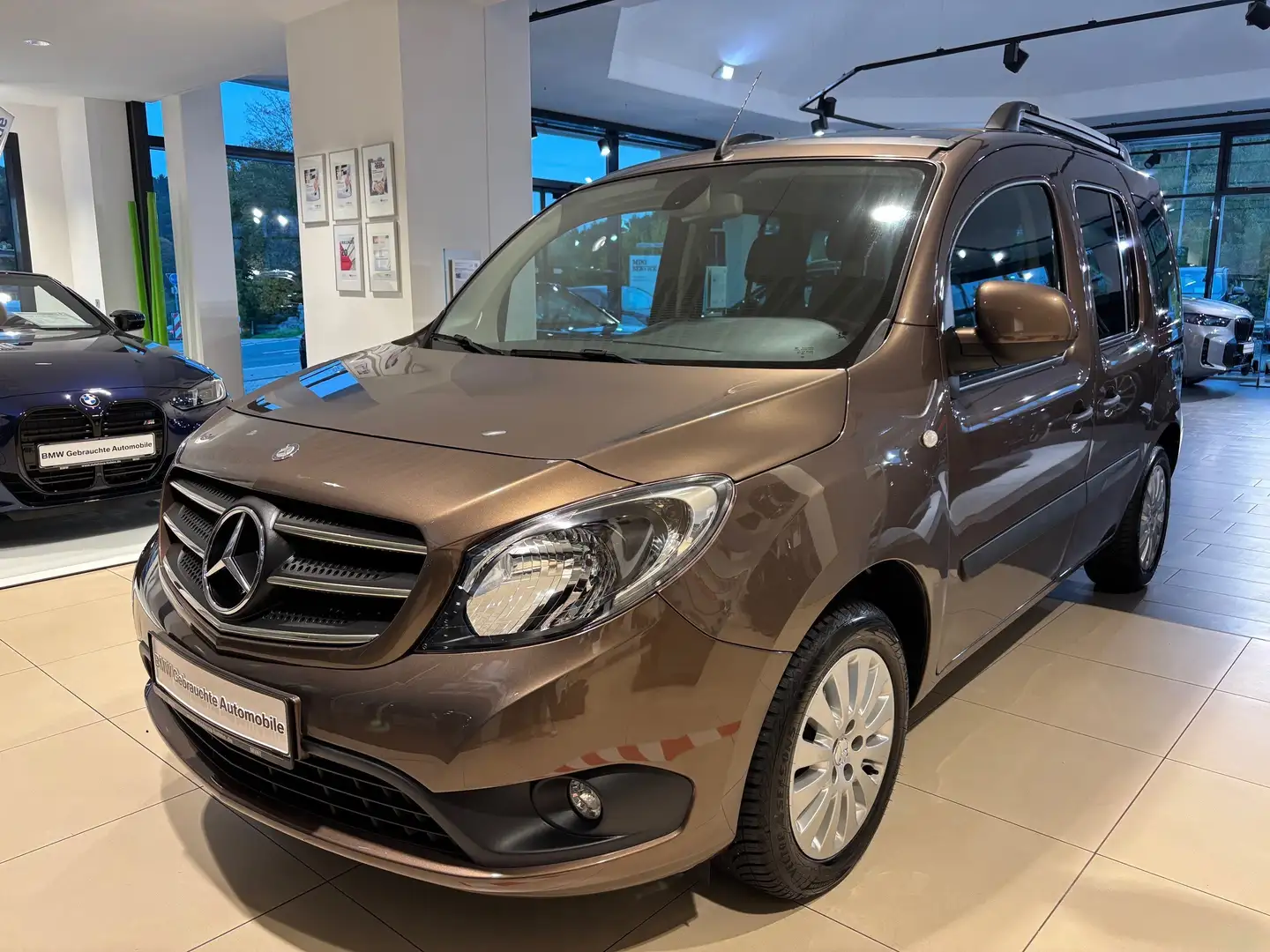 Mercedes-Benz Citan Kombi 112 lang (A2) Tourer Edition (415.703) Braun - 1