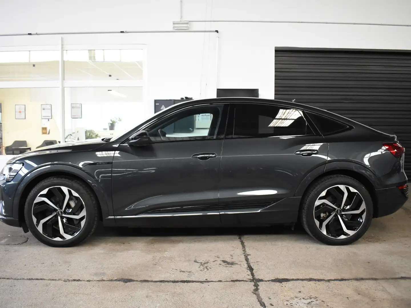 Audi Q8 e-tron Sportback 55 quattro advanced/Panorama/AHK/B&O Grau - 2