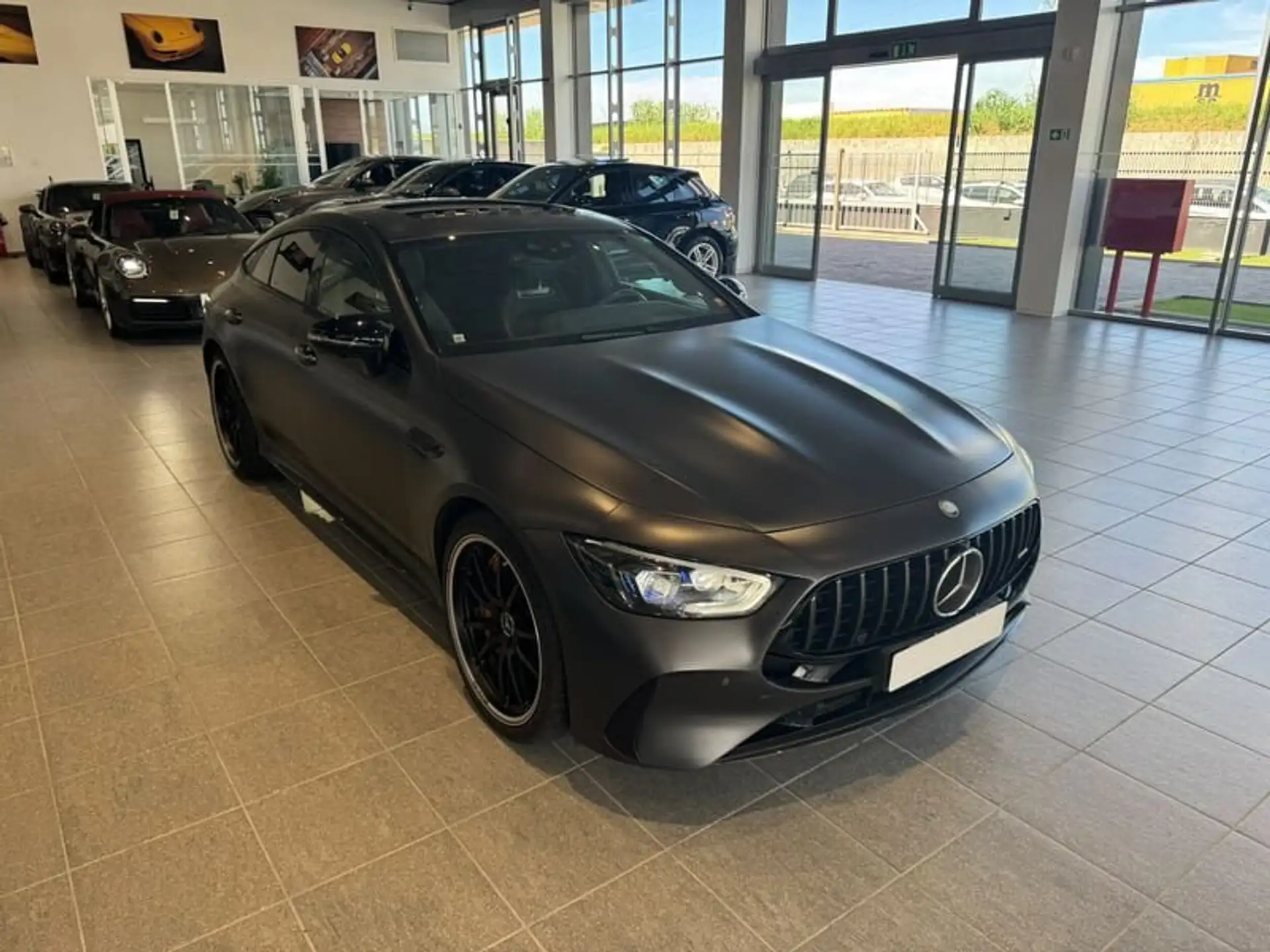 Mercedes-Benz AMG GT 2024 건메탈 사진 3
