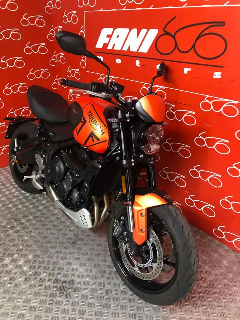 Triumph Trident 660 . Orange - 2