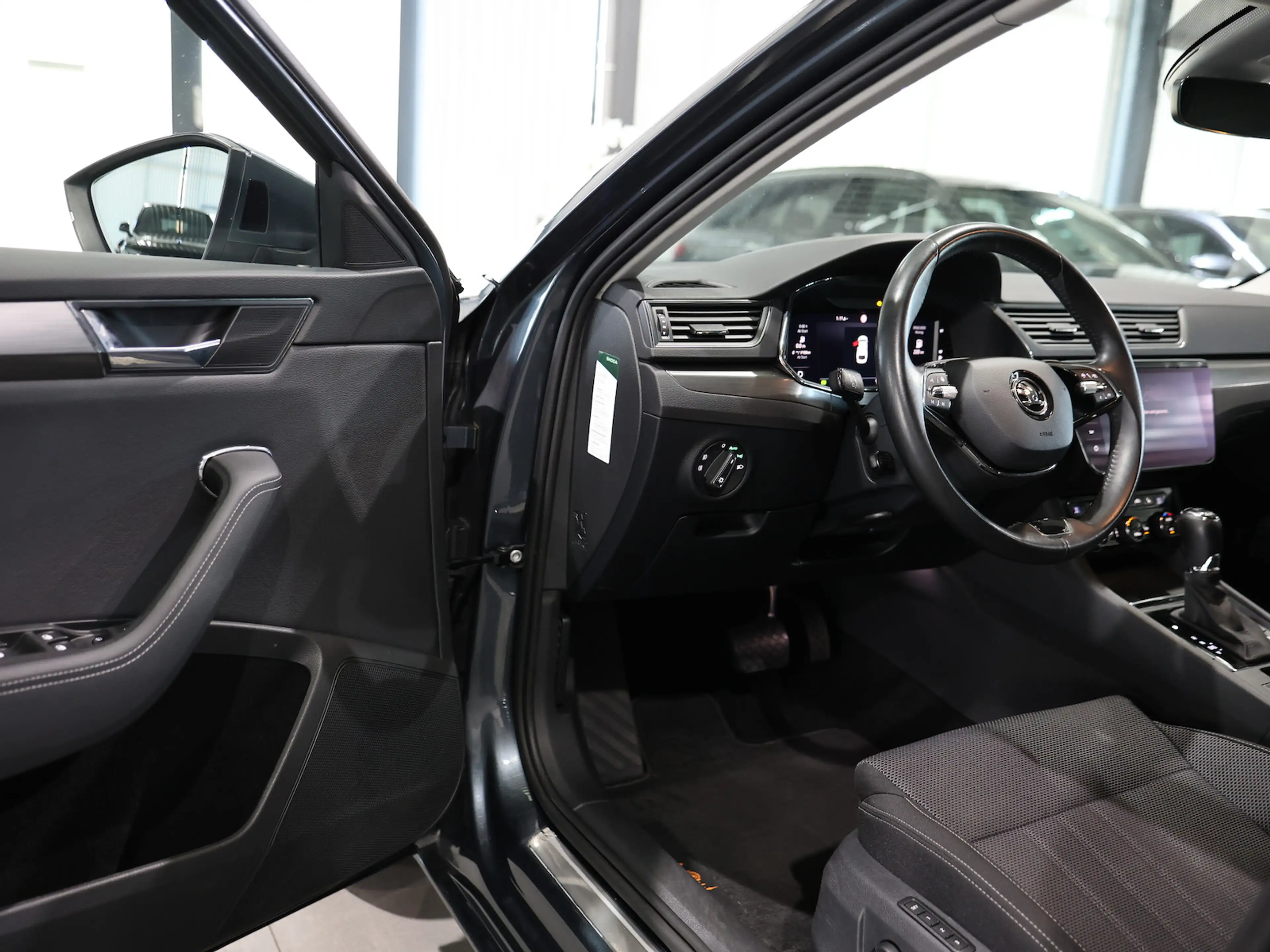 Skoda Superb Combi 2.0 TDI DSG 4x4 STYLE / MATRIX-LED — photo 12