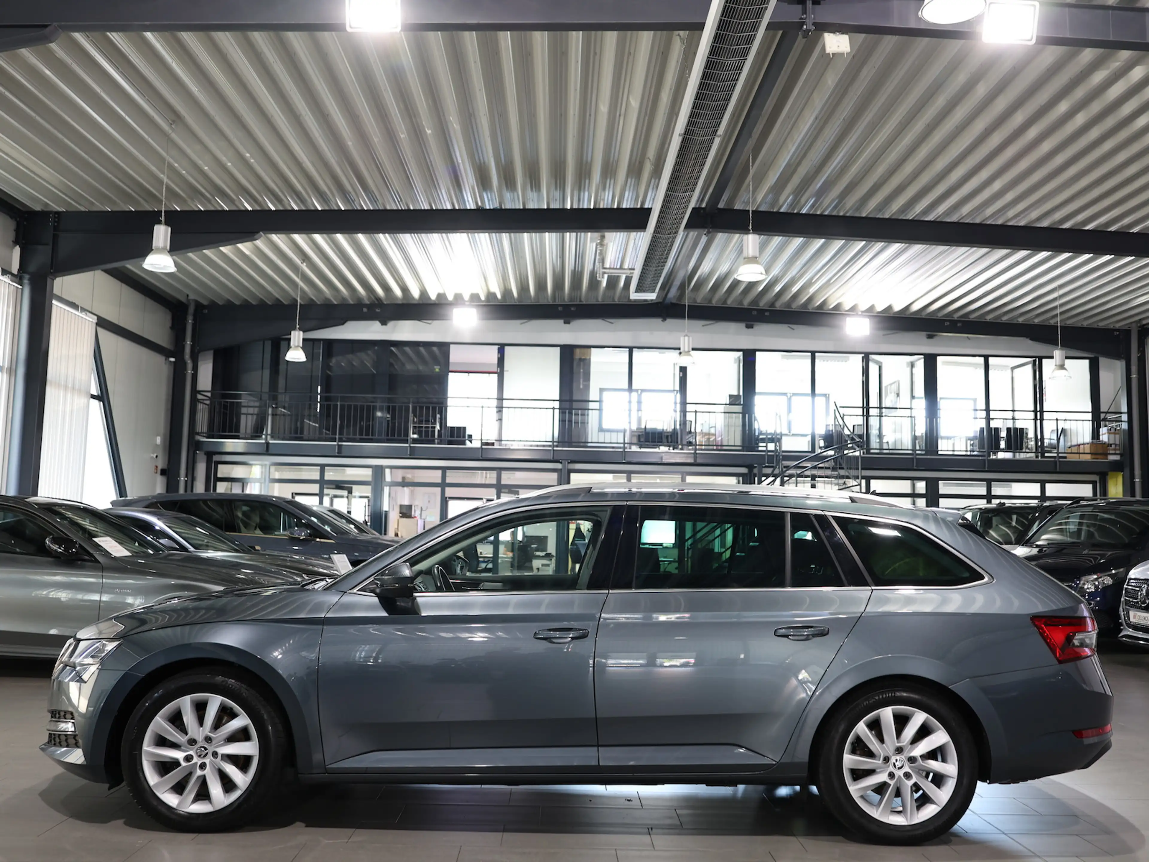 Skoda Superb Combi 2.0 TDI DSG 4x4 STYLE / MATRIX-LED — photo 7