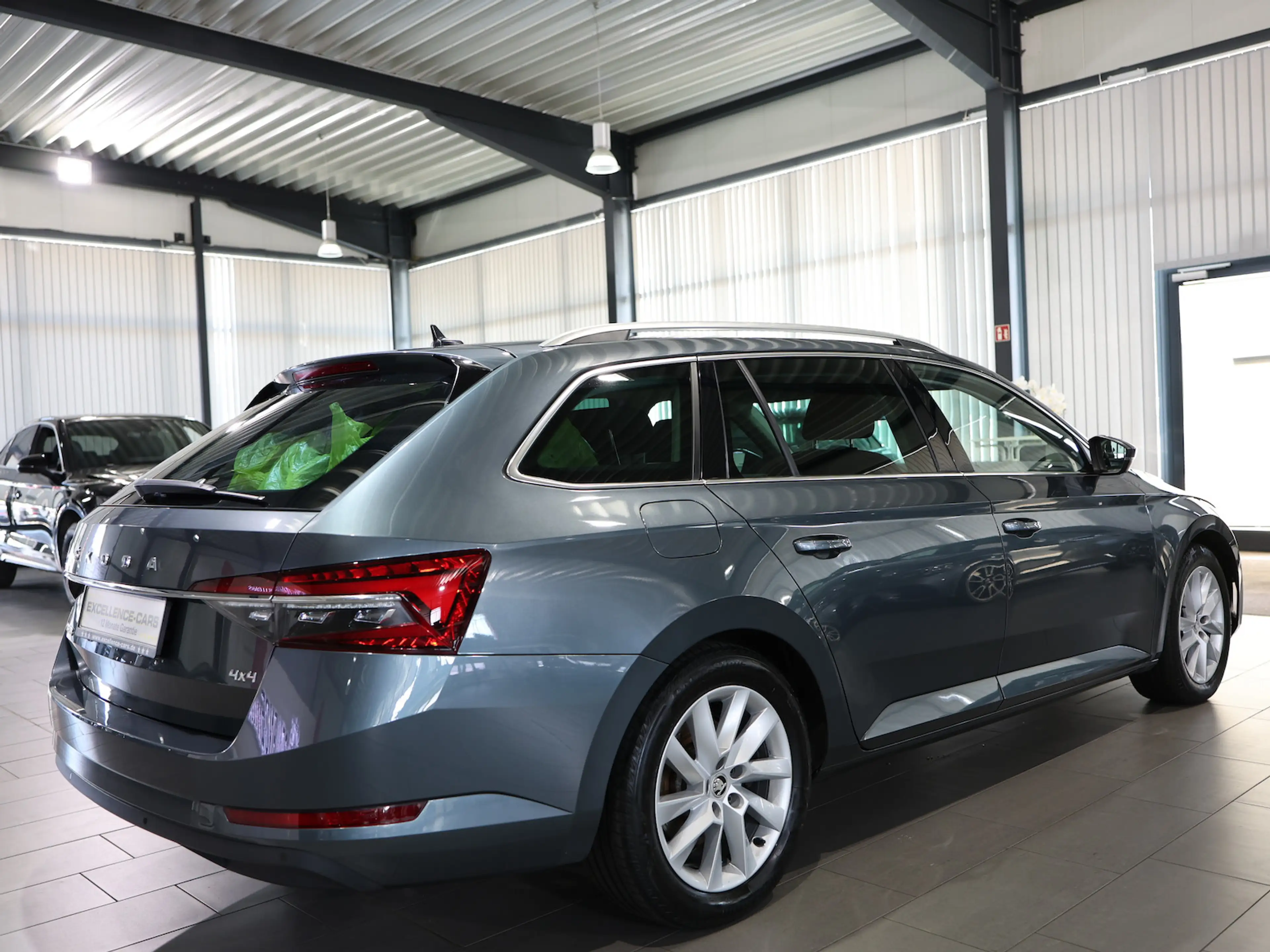 Skoda Superb Combi 2.0 TDI DSG 4x4 STYLE / MATRIX-LED — photo 10