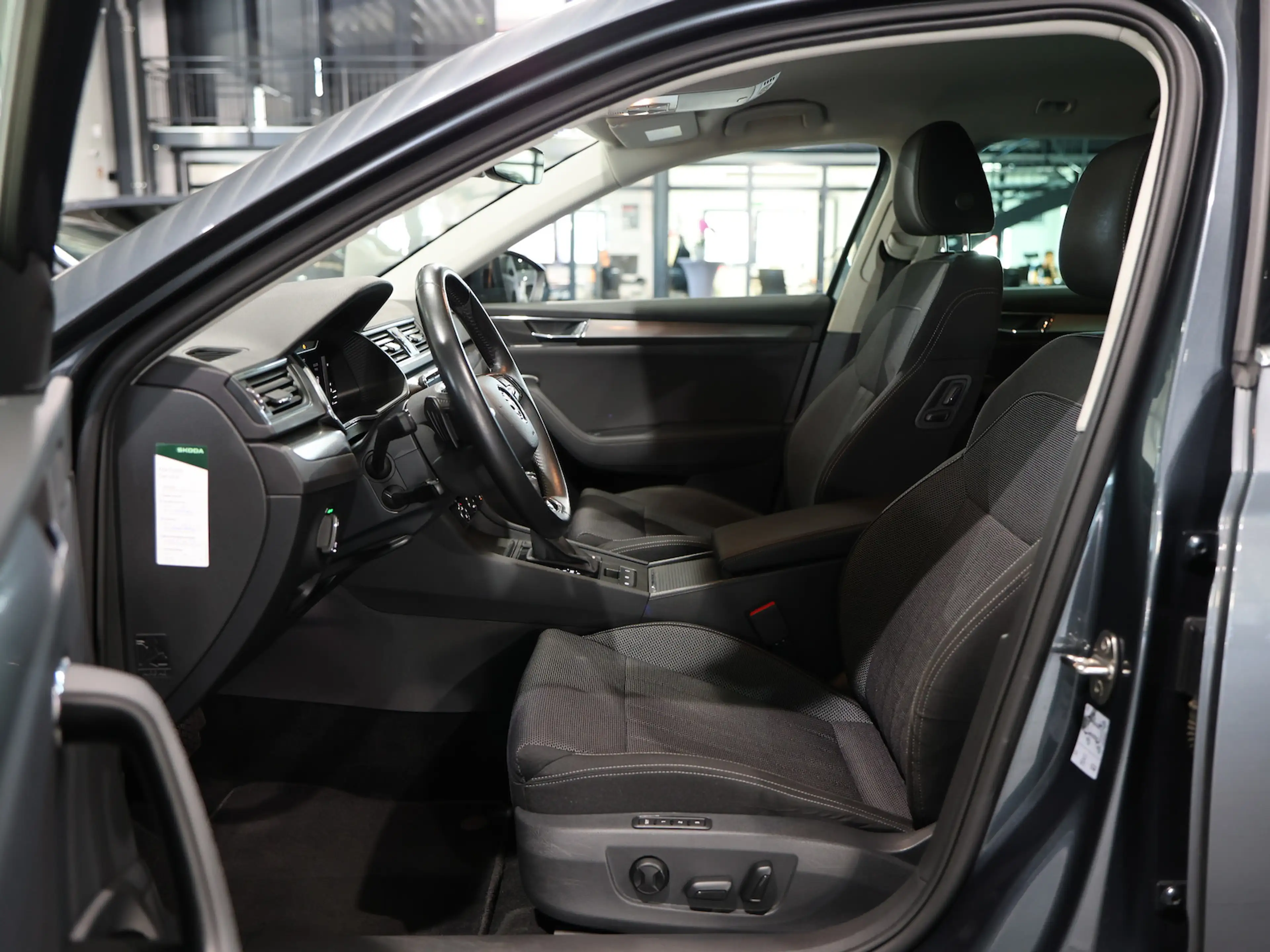 Skoda Superb Combi 2.0 TDI DSG 4x4 STYLE / MATRIX-LED — photo 13