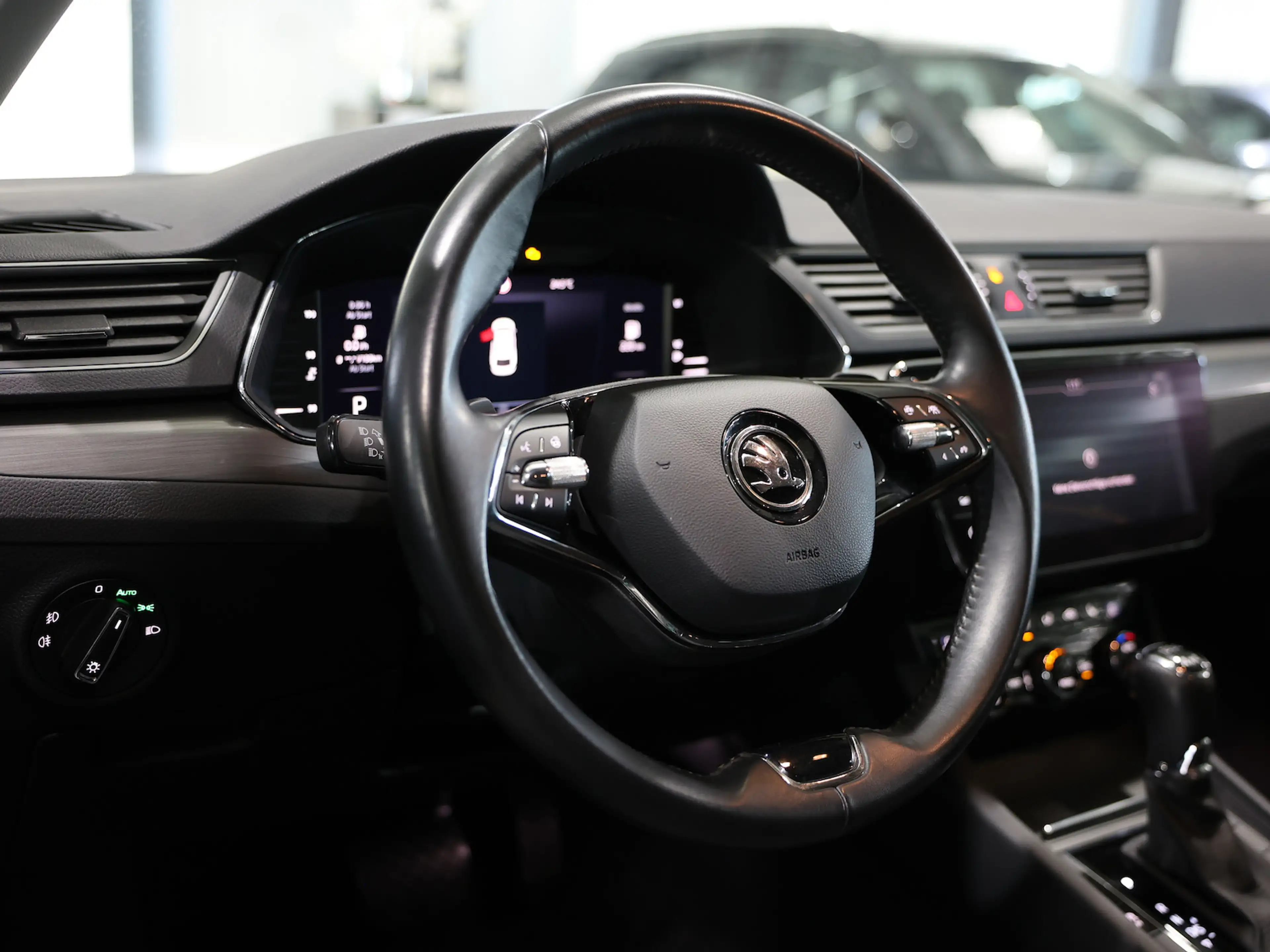 Skoda Superb Combi 2.0 TDI DSG 4x4 STYLE / MATRIX-LED — photo 14