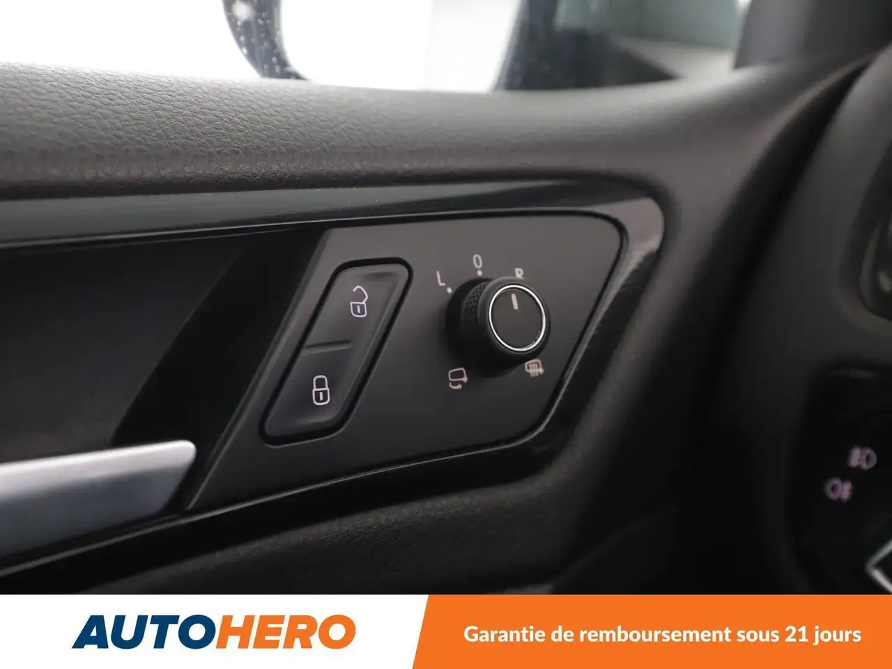 Volkswagen Golf Standard Model — photo 34