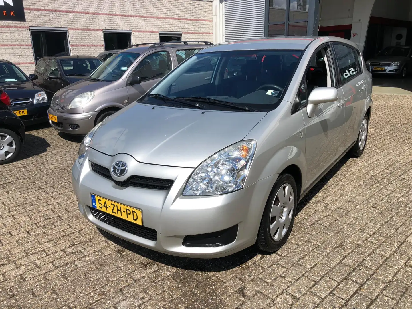 Toyota Verso 1.6 VVT-i Terra 7p. Facelift Сірий - 1