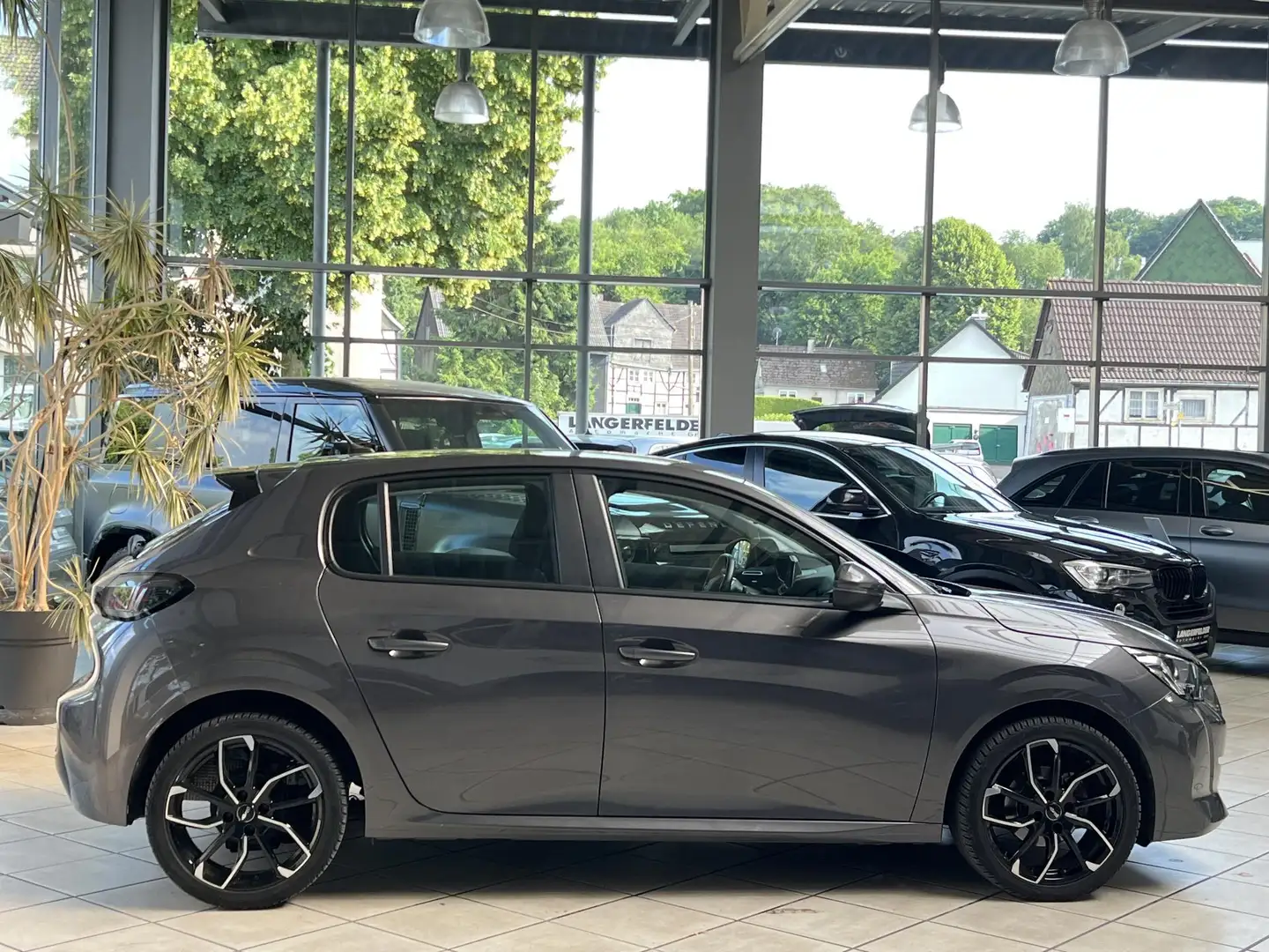 Peugeot 208 208 1.2 PureTech 75 Active CARPLAY SHZ PDC BLUET Grau - 2