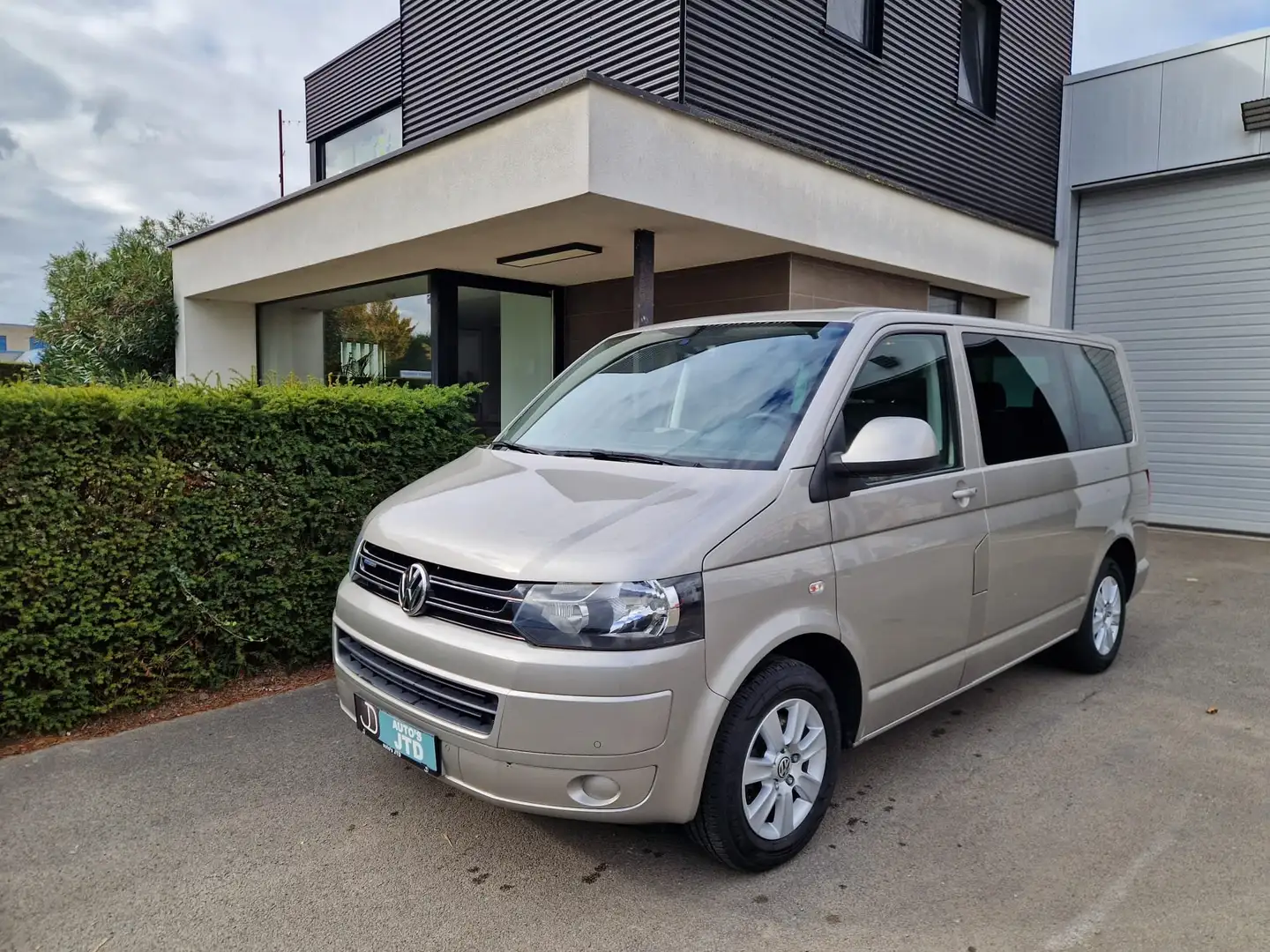 Volkswagen T5 Multivan 1e eig, Ohboek, Airco, trekhaak, PDC *garantie* Beige - 1