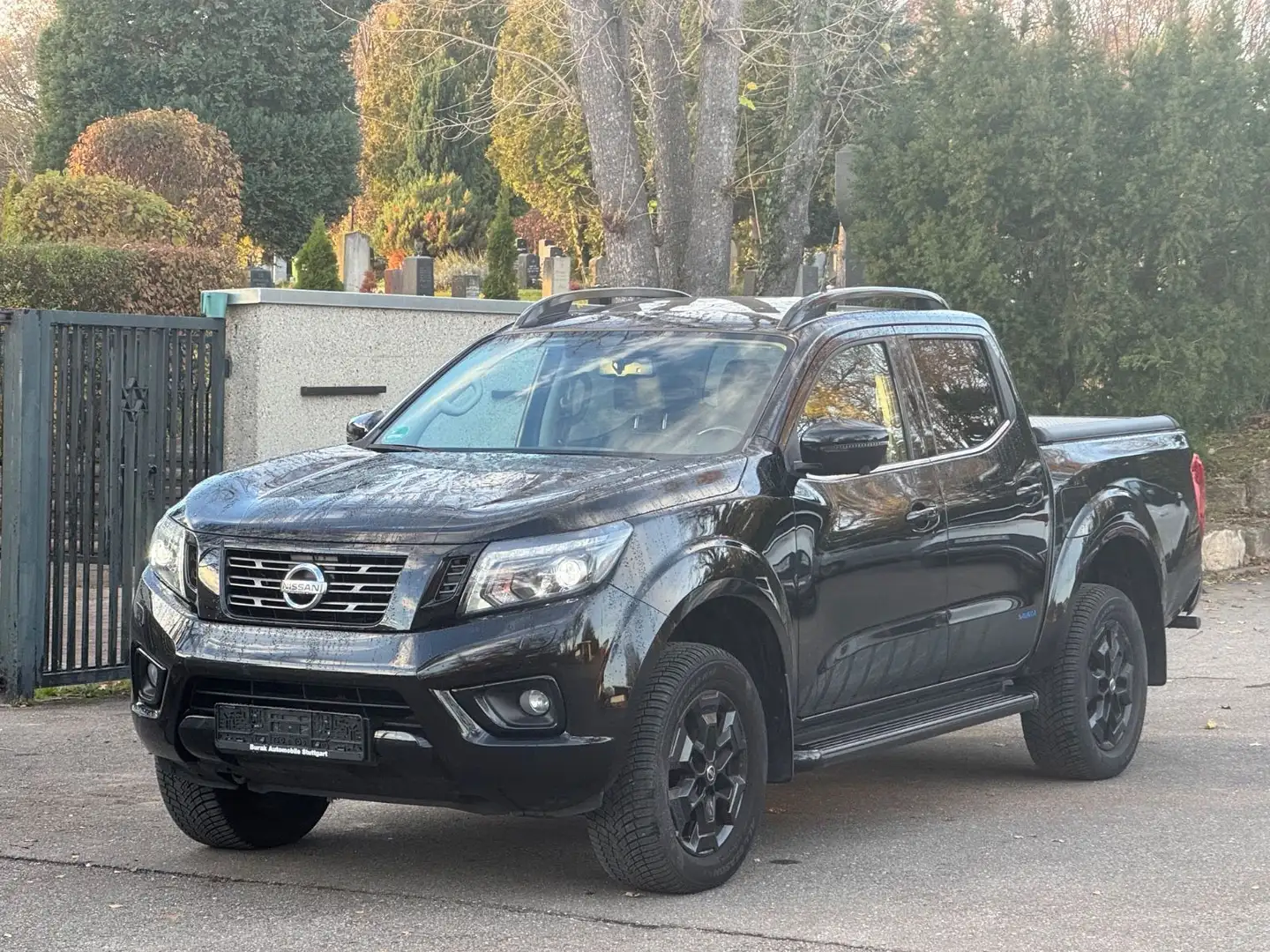 Nissan Navara NP300 N-Guard Double Cab 4x4 Schwarz - 1