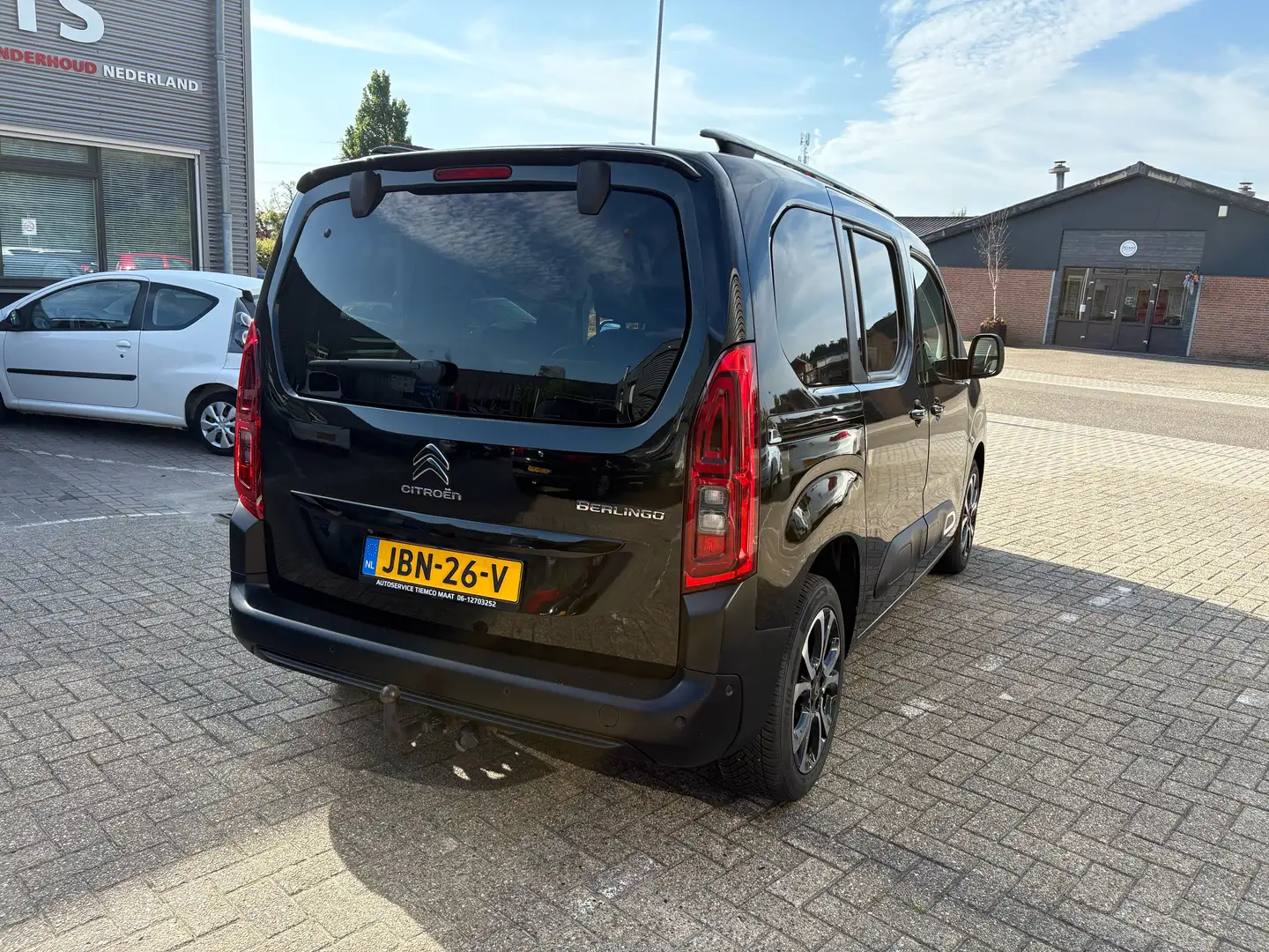 Citroen Berlingo 1.2 PureTech Shine, automaat Zwart - 2