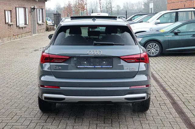 Audi Q3 view 6