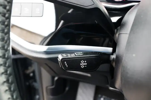 Audi Q3 view 14