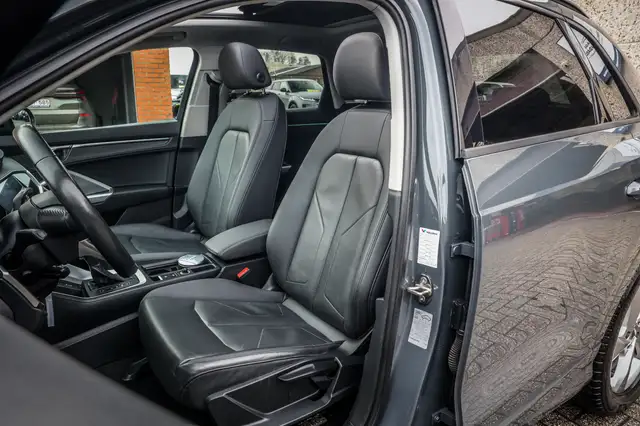 Audi Q3 view 12