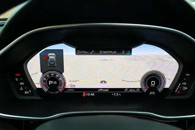 Audi Q3 view 13