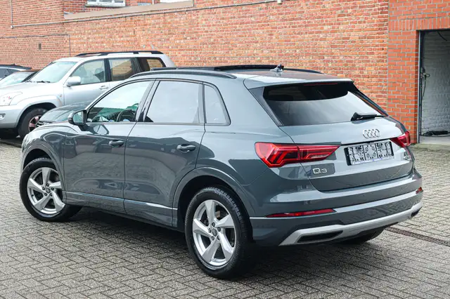 Audi Q3 view 7