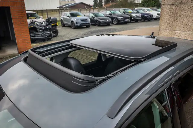 Audi Q3 view 9