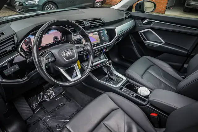 Audi Q3 view 10