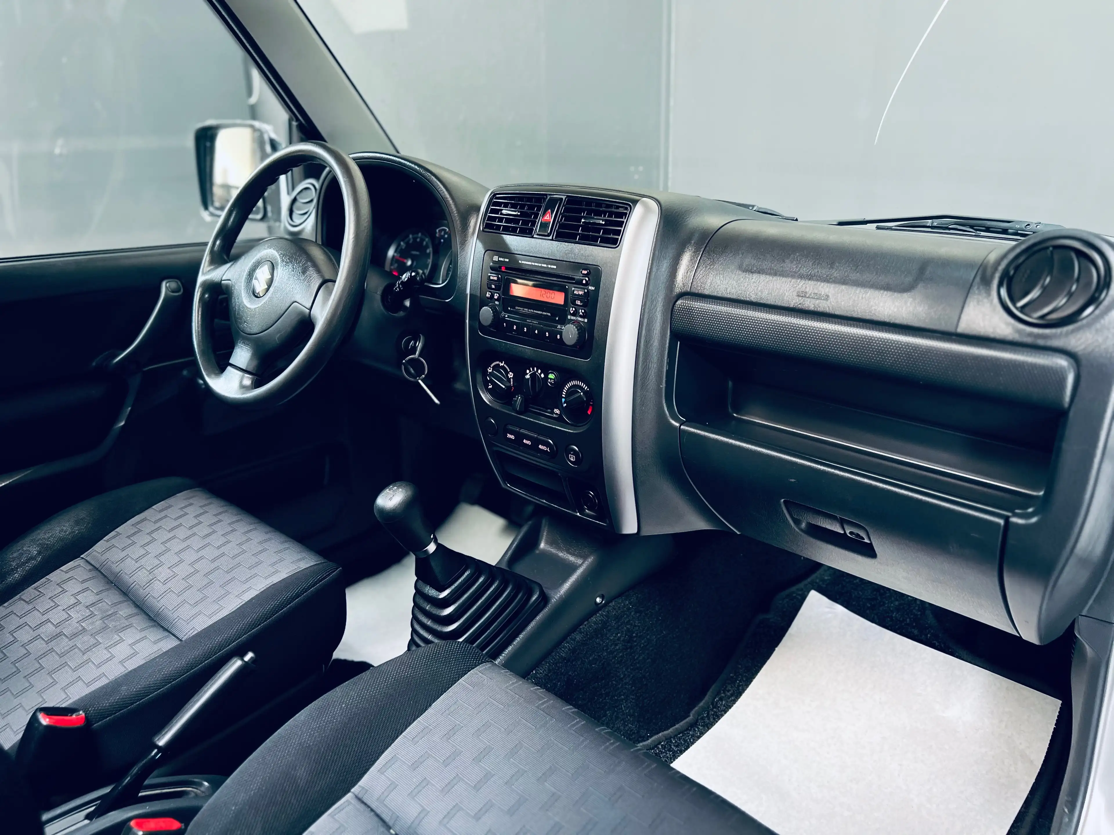 Suzuki Jimny 1.3i **CLIMATISATION**TOIT OUVRANT** — photo 8