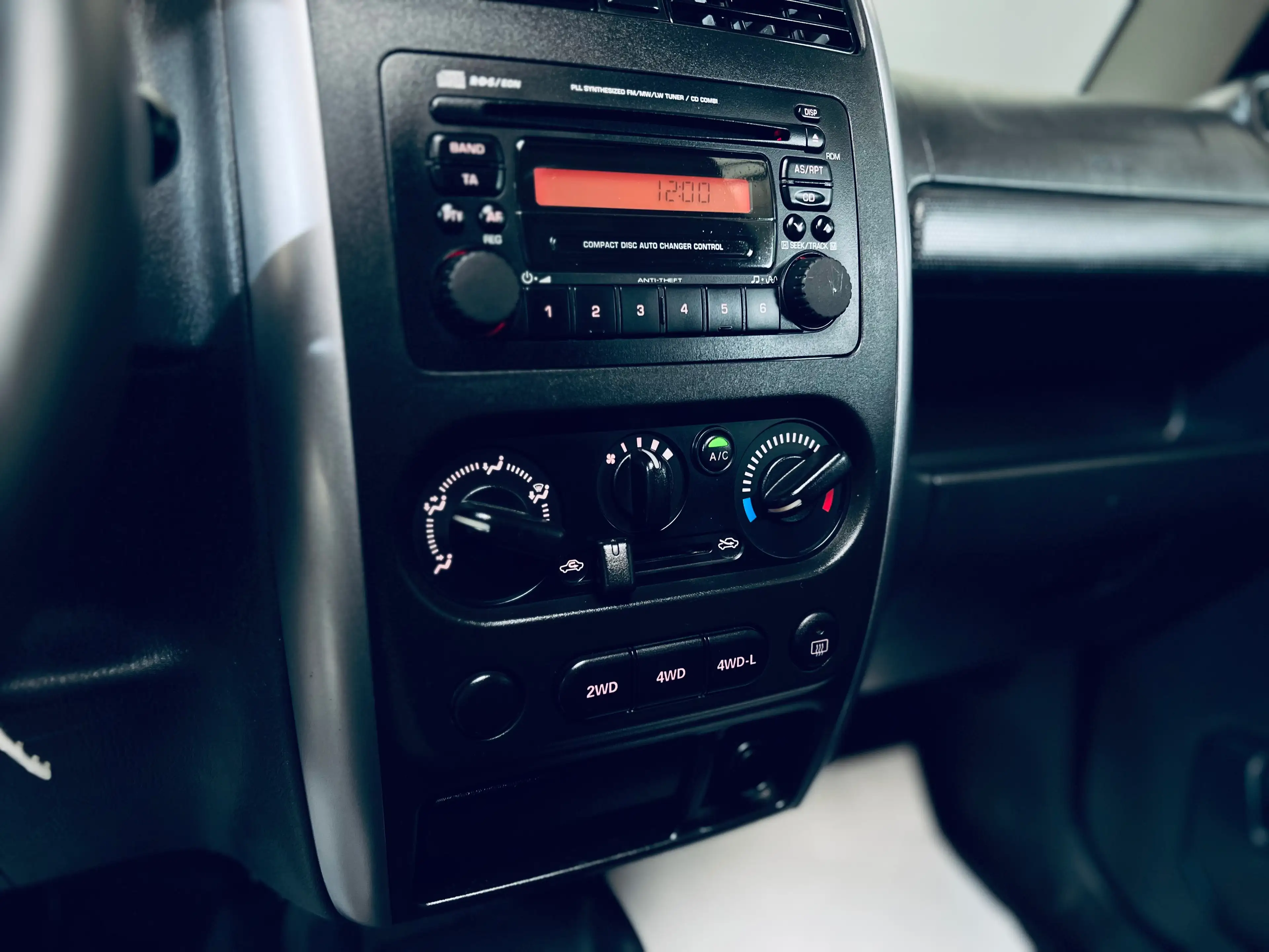 Suzuki Jimny 1.3i **CLIMATISATION**TOIT OUVRANT** — photo 12