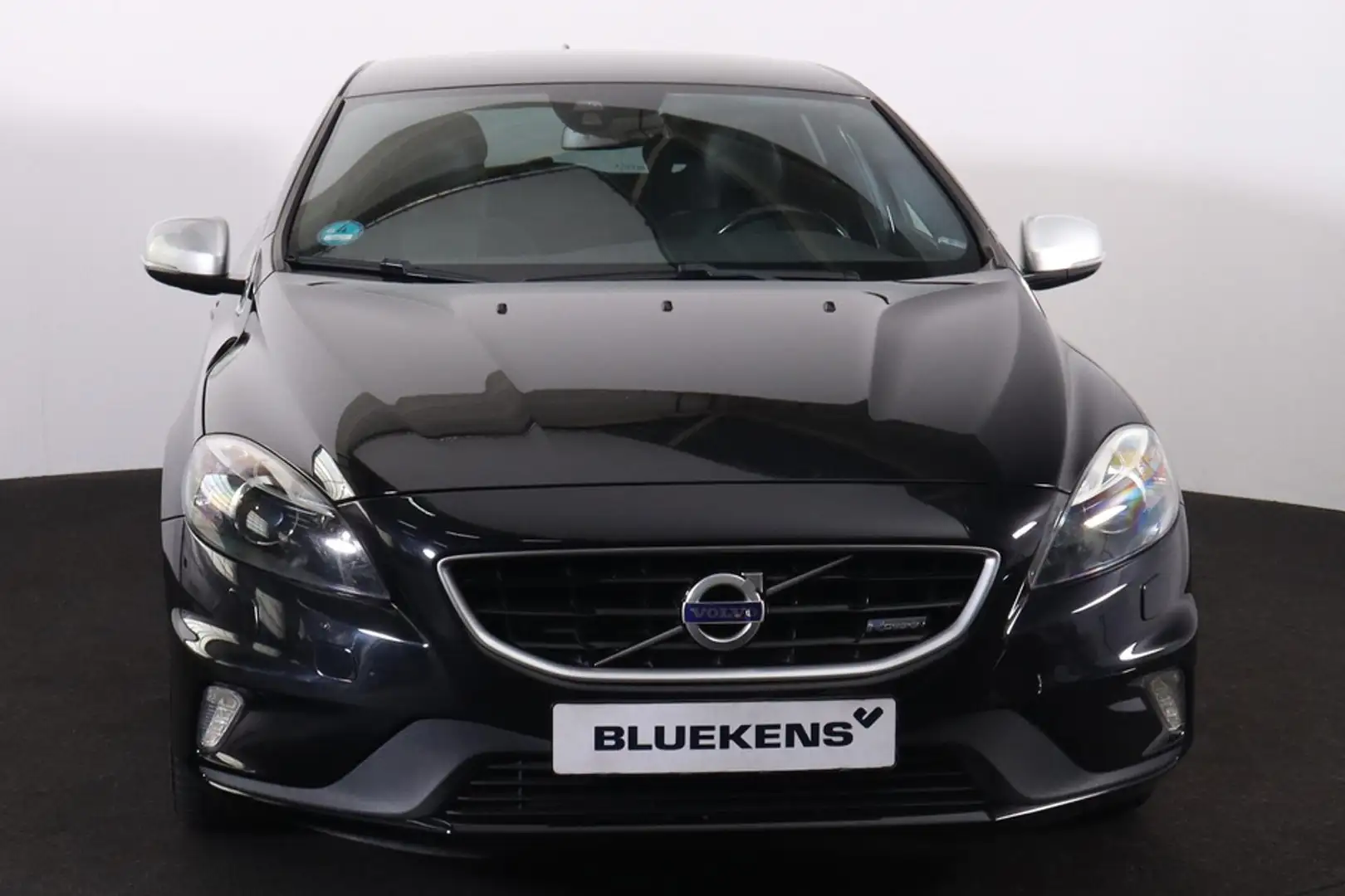 Volvo V40 T3 R-Design - Navigatie - Verwarmde voorstoelen - Schwarz - 2