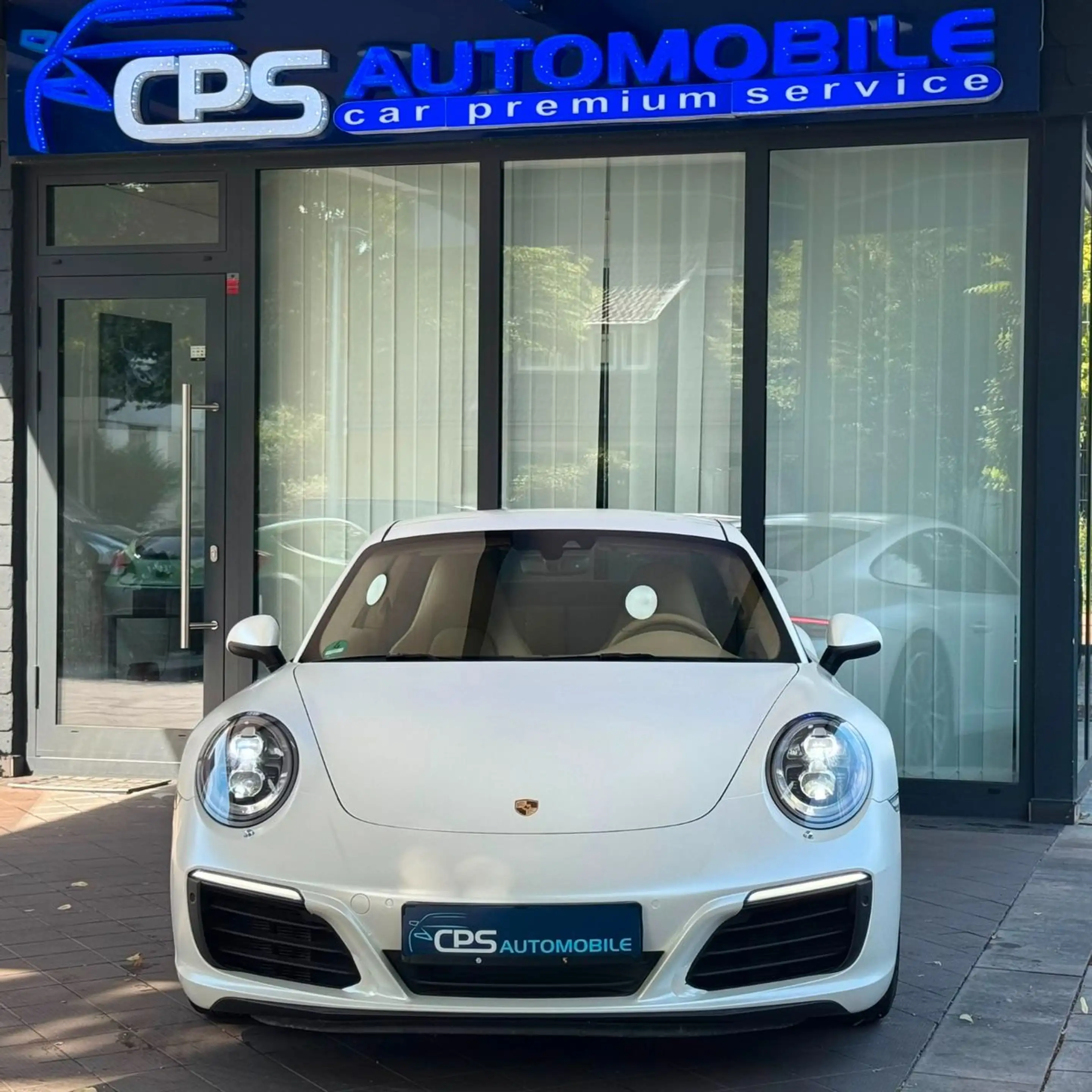Porsche 911 Carrera — photo 4