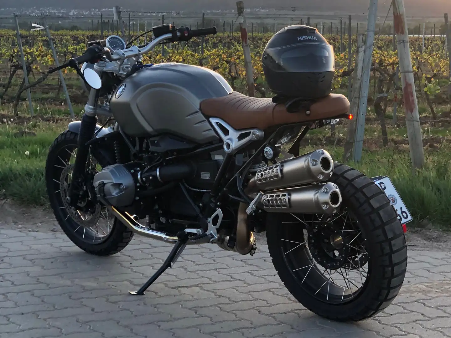 BMW R nineT Scrambler Grau - 1