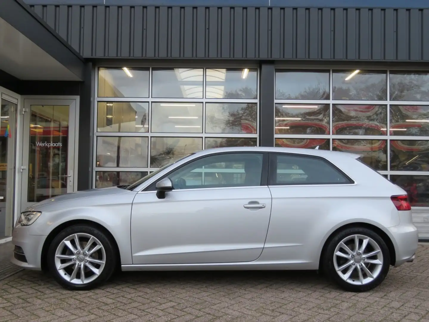 Audi A3 1.4 TFSI AMBIT. PL+ / Navi / Led / Stoelverw. / 17 Gris - 2