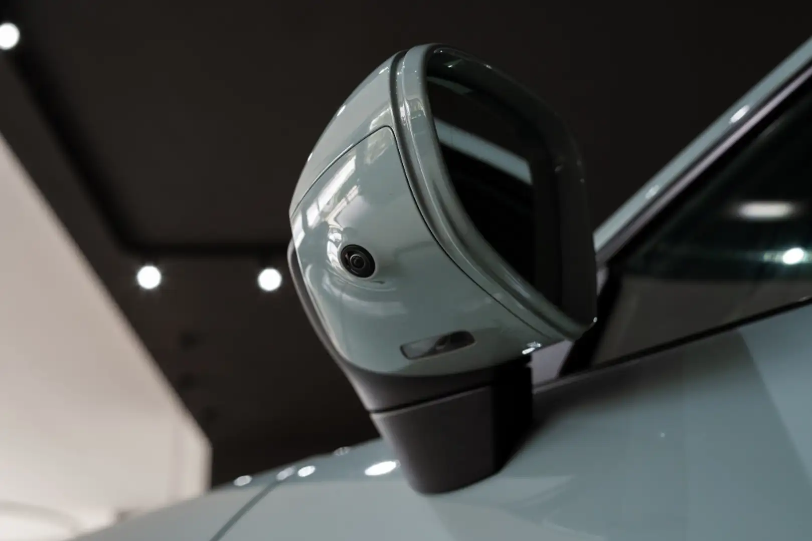 Porsche 992 Dakar Vert - 2