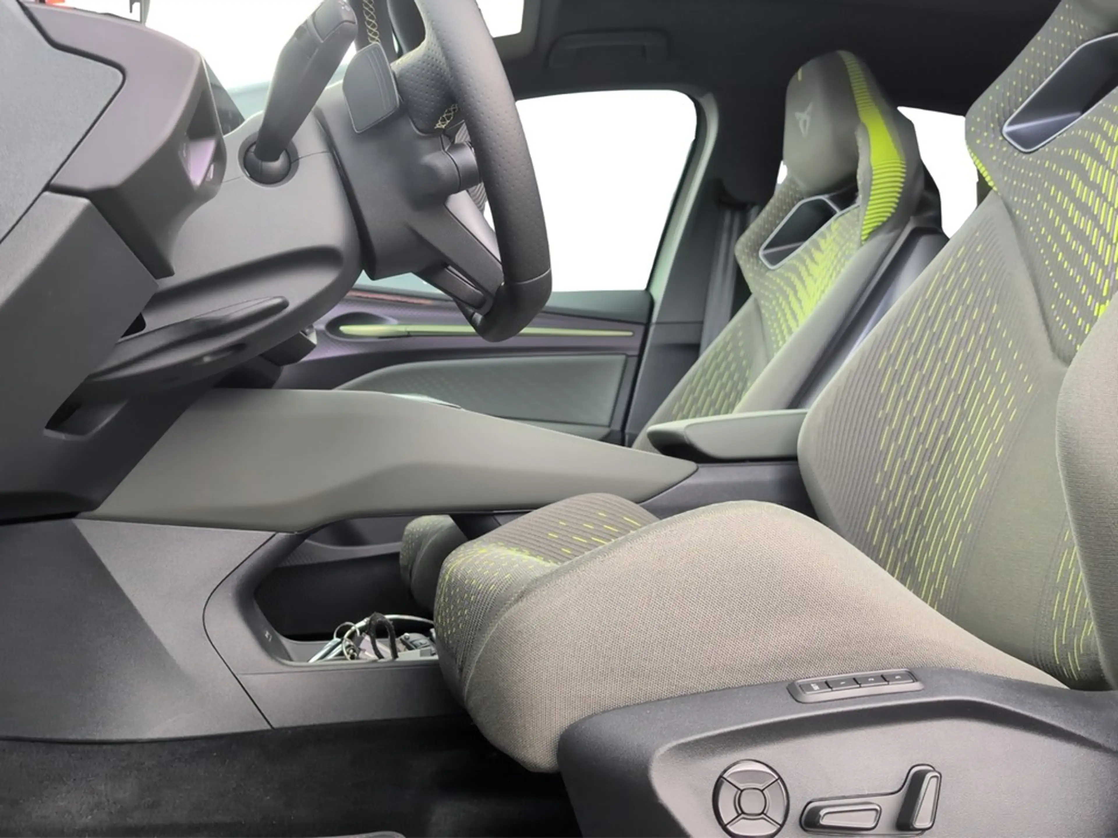 CUPRA Raval 52 kwh VZ Edition Extreme DCC MATT*PANO*MATRIX*... — photo 14
