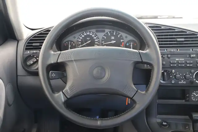 BMW 3 Series view 23