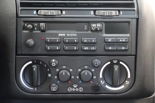 BMW 3 Series view 16