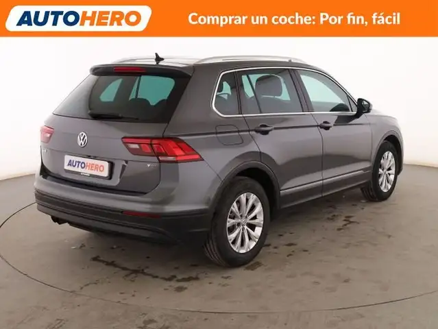 Volkswagen Tiguan view 6