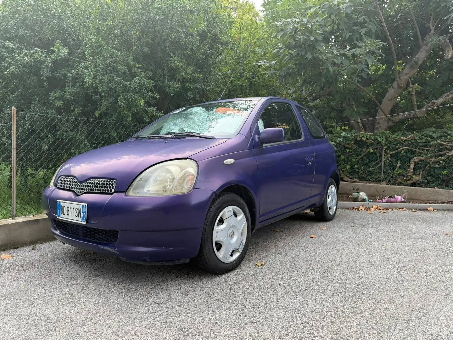 Toyota Yaris Lila - 2