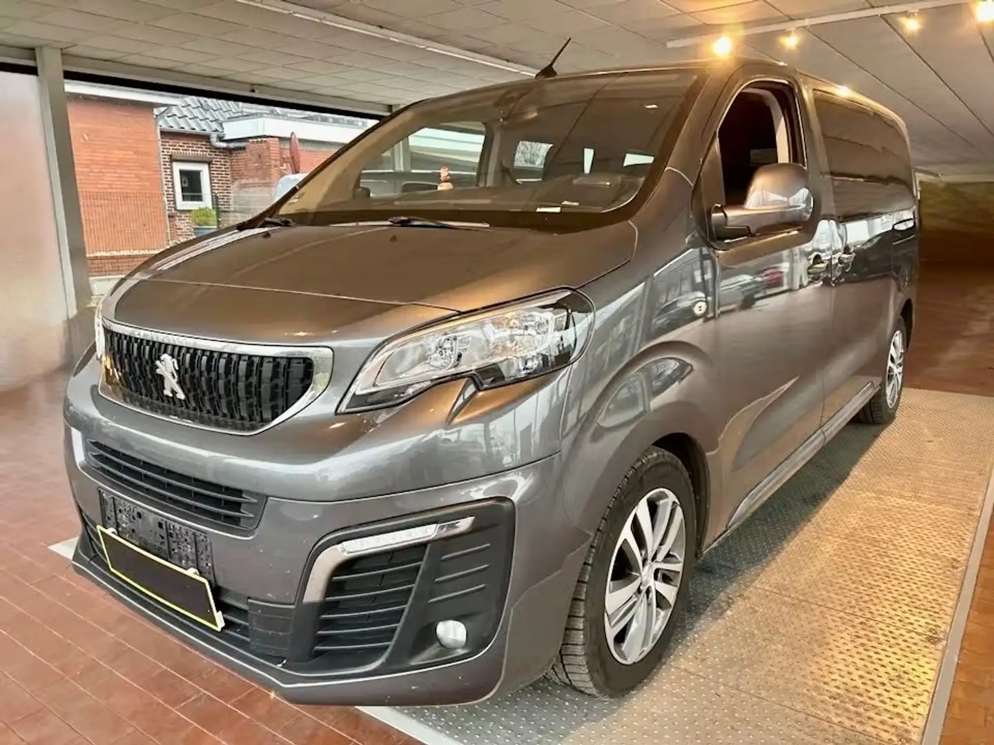 Peugeot Traveller 2.0 BlueHDi Active L2 Navi 8-Sitzer Gri - 1