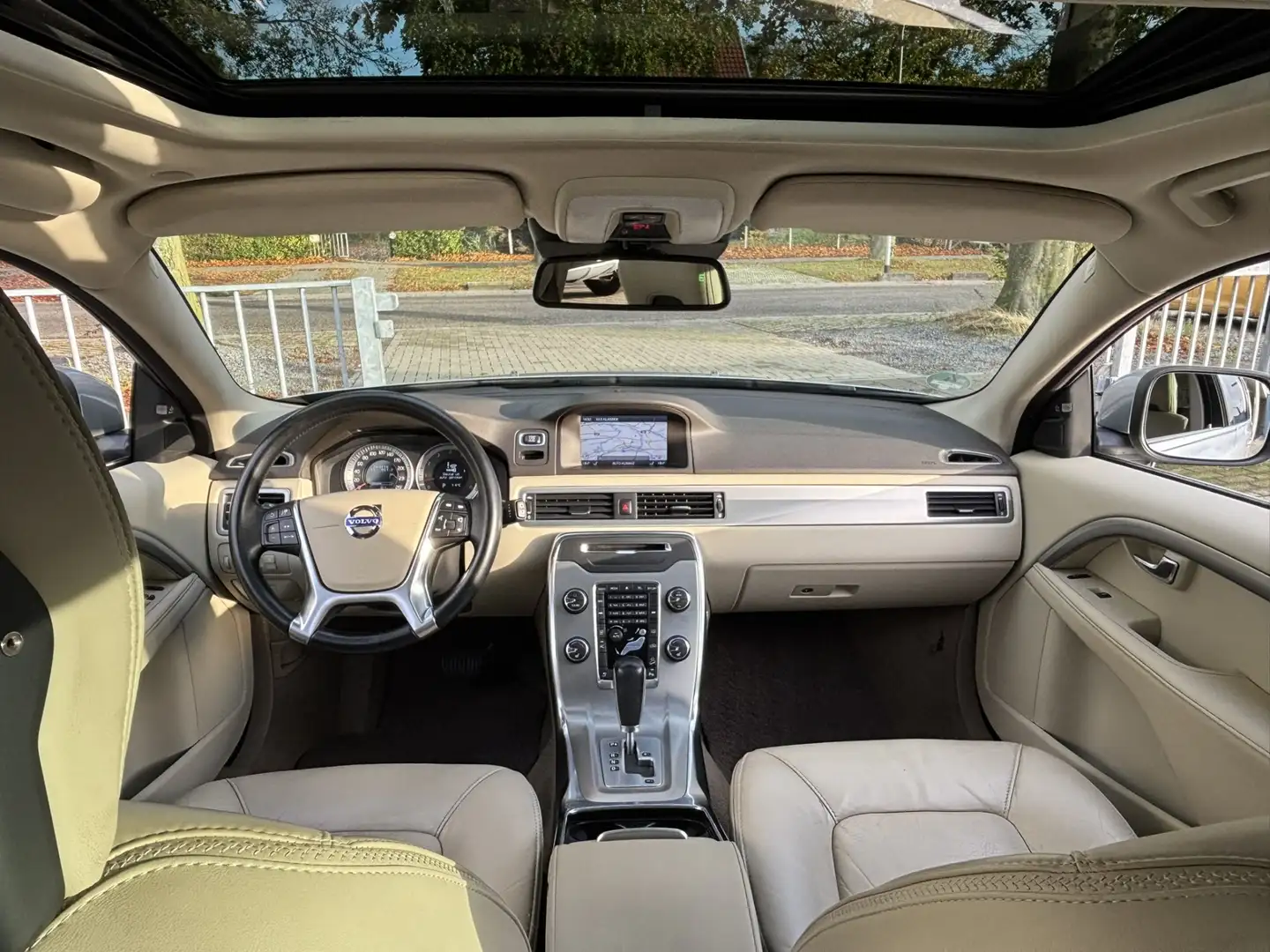 Volvo XC70 3.0 T6 AWD Summum ACC Keyless schuifdak Standkache Zilver - 2