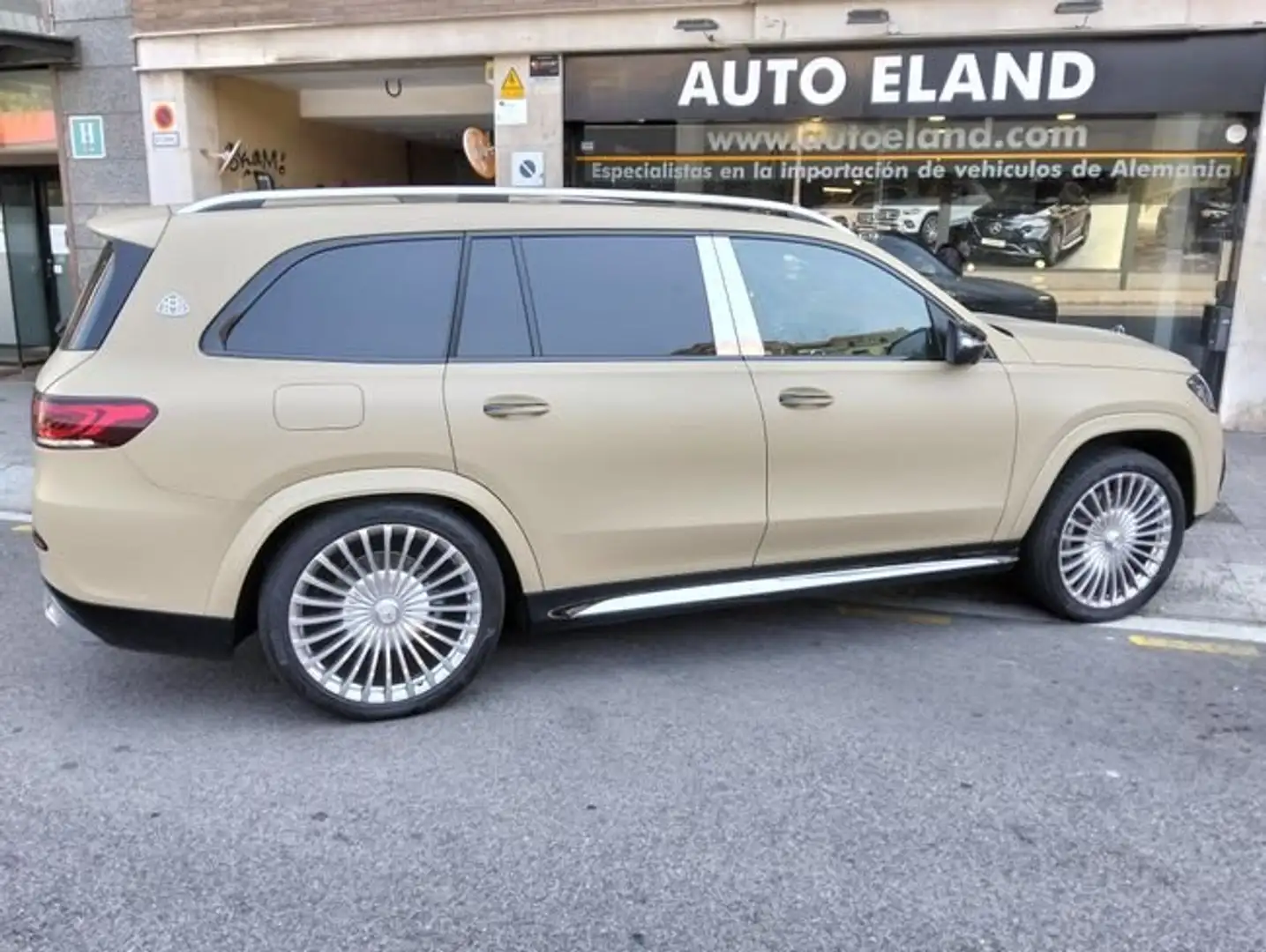 Maybach 600 4MATIC Beige - 1