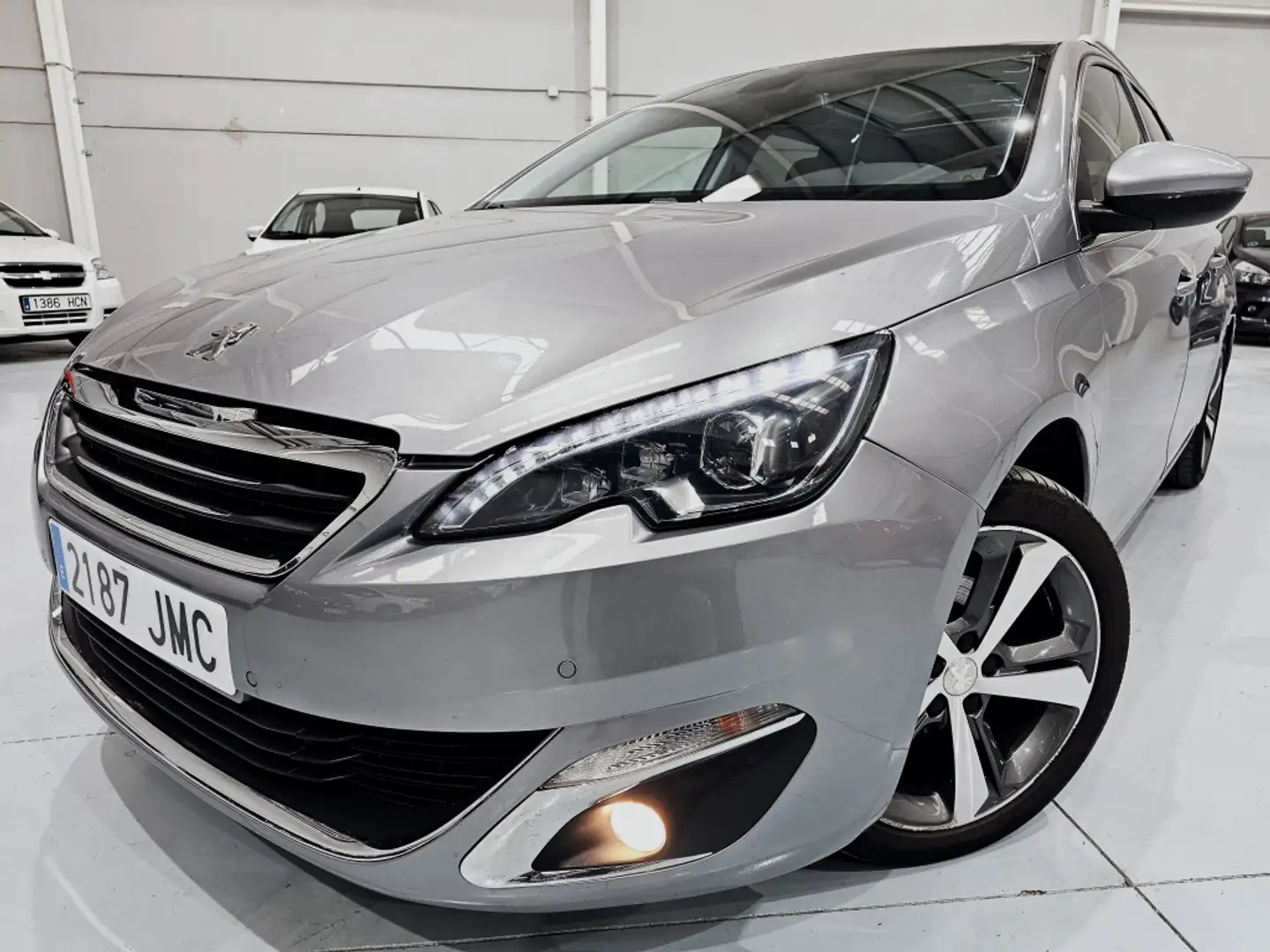 Peugeot 308 SW 1.6 BlueHDi Allure 120 Gris - 1