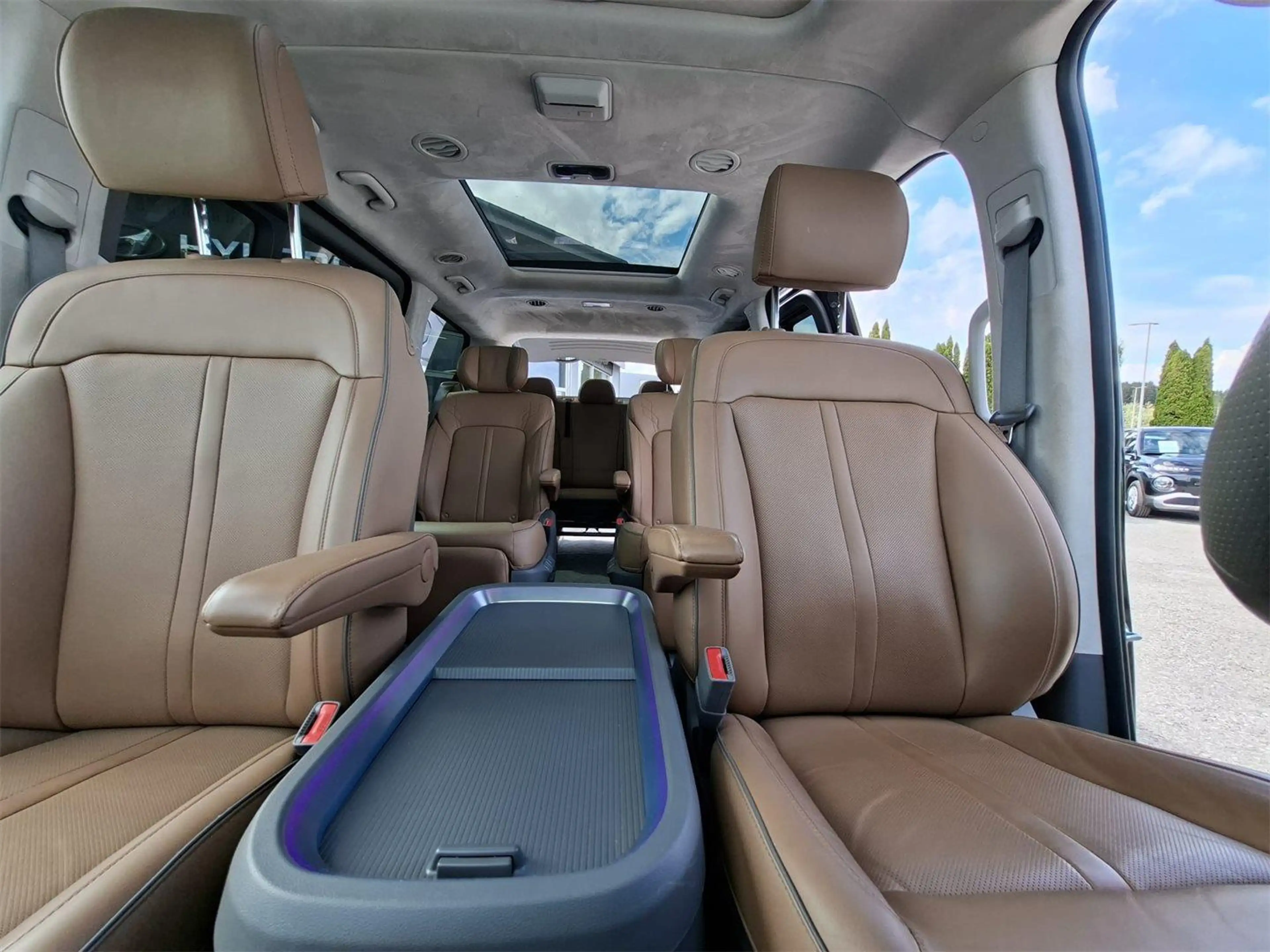 Hyundai STARIA Bus Luxury Line 2.2 CRDi 4WD DCT BARPREIS — photo 5