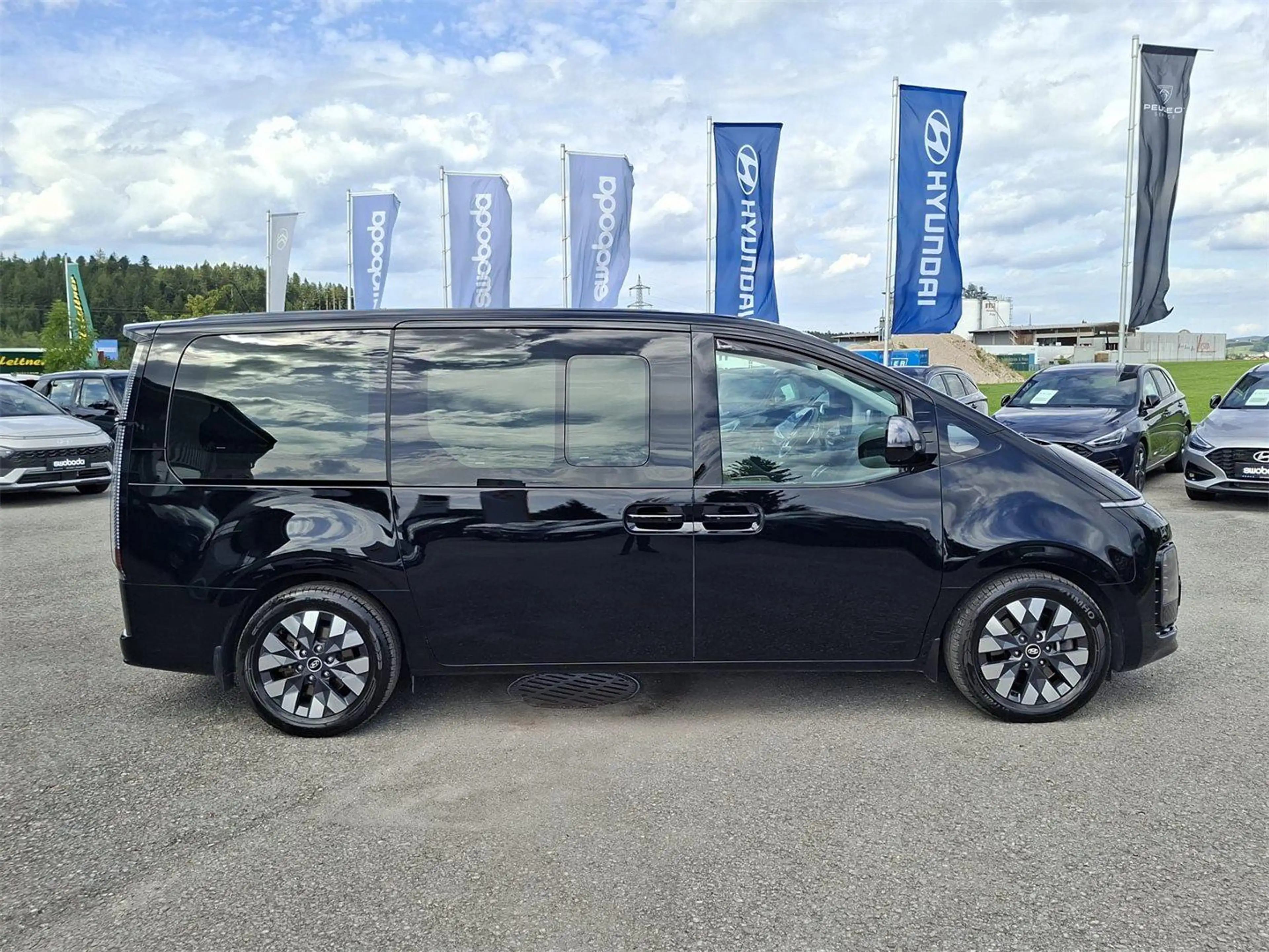 Hyundai STARIA Bus Luxury Line 2.2 CRDi 4WD DCT BARPREIS — photo 3