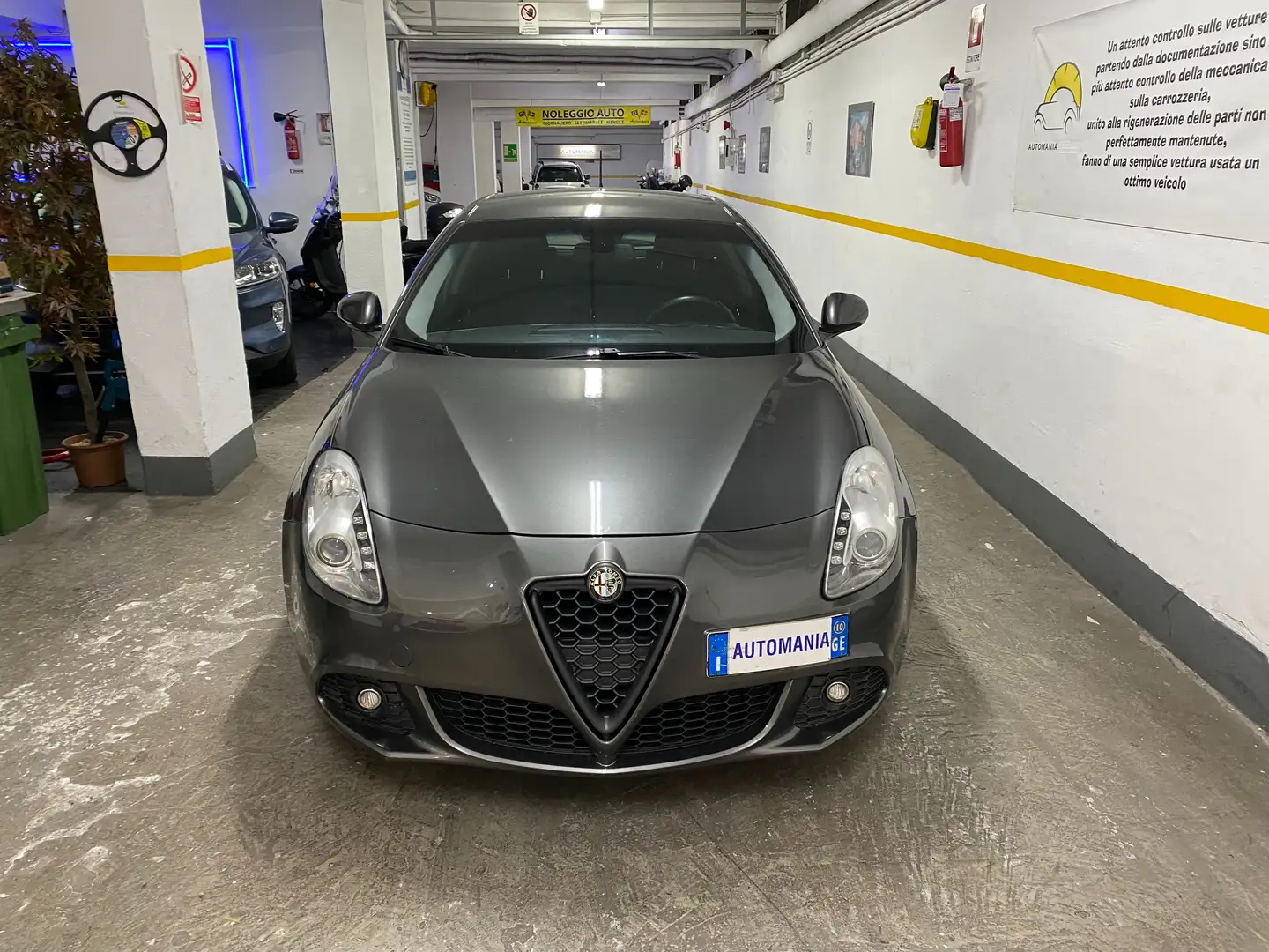 Alfa Romeo Giulietta Giulietta 1.6 jtdm(2) Distinctive Grijs - 2