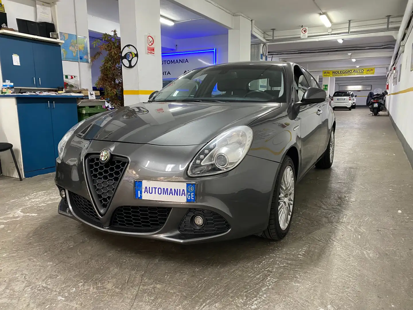 Alfa Romeo Giulietta Giulietta 1.6 jtdm(2) Distinctive Grijs - 1