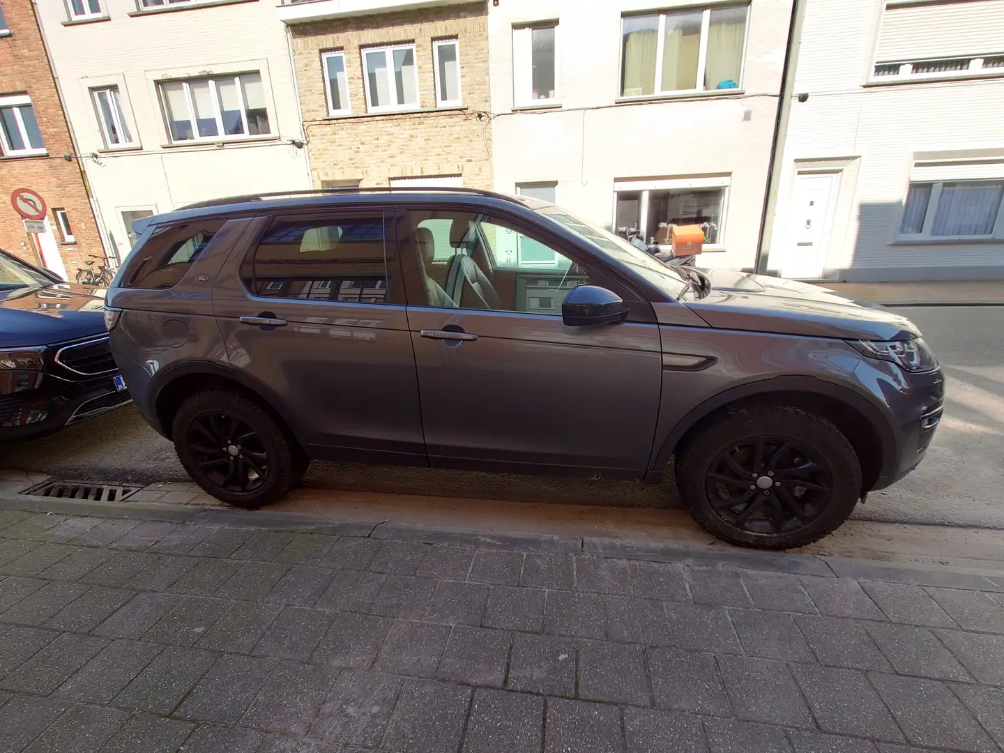 Land Rover Discovery Sport Discovery Sport TD4 Aut. SE Grijs - 2