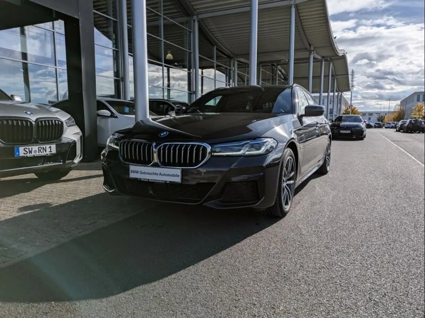 BMW 530 e xDrive Tour. M Sport Laser. AHK. HeadUp. Grau - 2