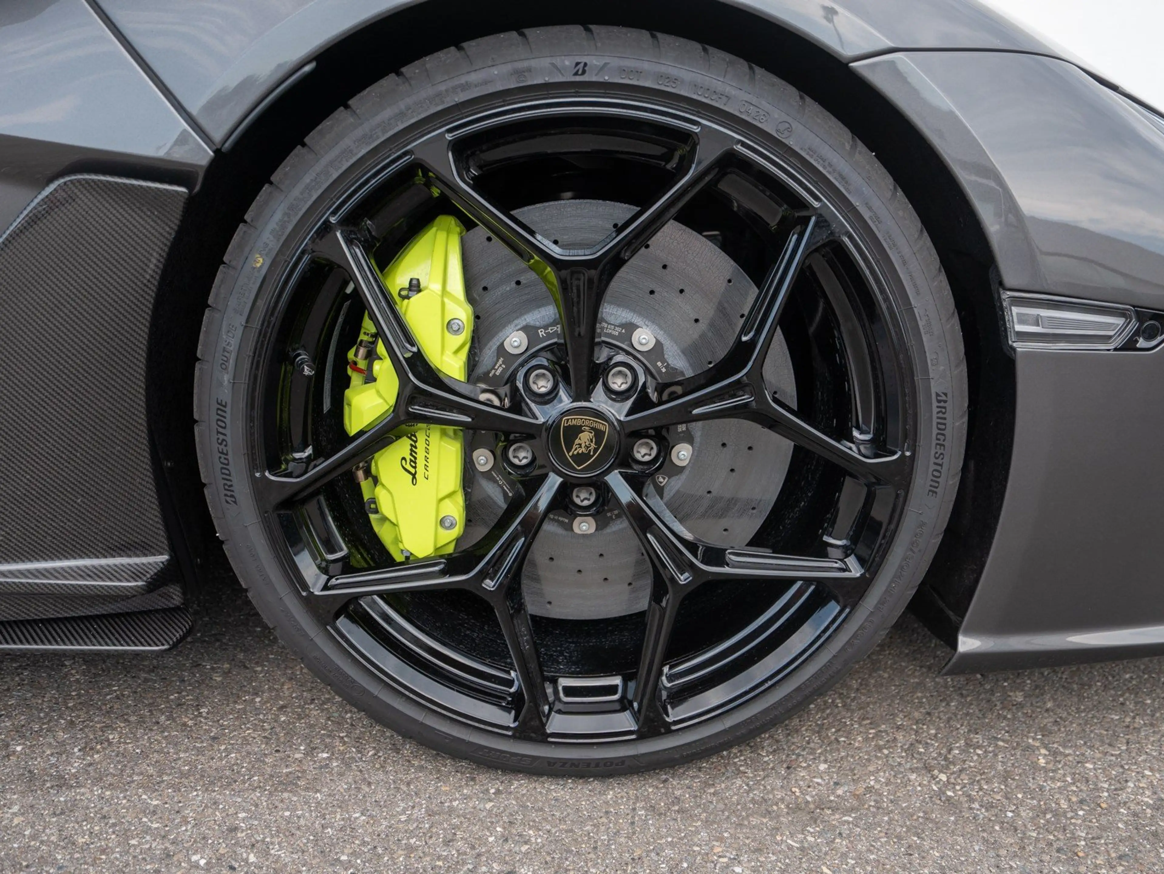 Lamborghini Revuelto V12 | CARBON | CORSA-TEX | PASSENGER-DISPLAY | FUL — photo 12
